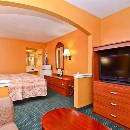 Pine Point Inn & Suites Smithville Exteriör bild